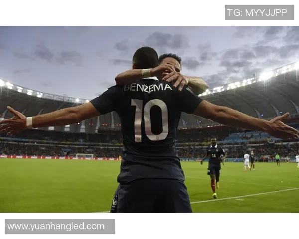 现役法国足球明星的风采与成就解析及未来发展展望